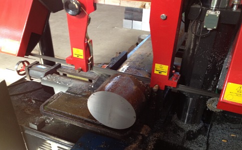 城区卧式带锯床加工时出现明显振荡如何排查？